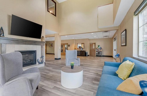 Lake Geneva Hotel | Comfort Suites Lake Geneva East