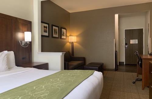 Peoria Hotel | Comfort Suites Peoria I-74