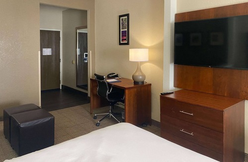 Peoria Hotel | Comfort Suites Peoria I-74