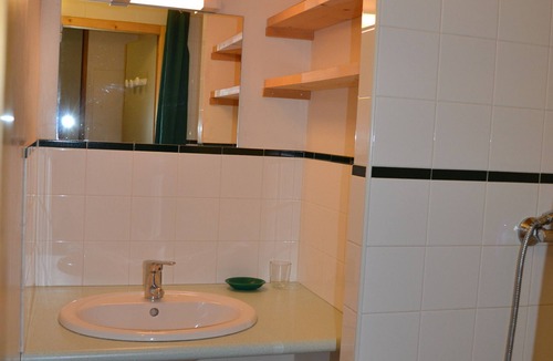 Albiez-le-Vieux Ski Chalet | Comfortable 2* chalet with pellet stove and garden, pet-friendly
