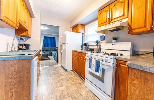 Lincoln Park House | Comfortable 3-Bedroom Home in a Great Central Location