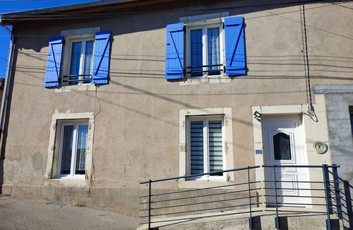 Dompcevrin Cottage | Comfortable cottage with fireplace and parking, near Verdun