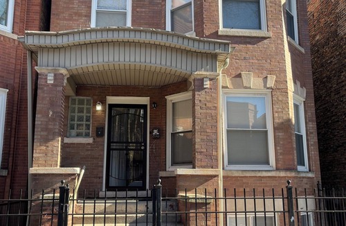 Woodlawn Apartment | Comfy 2-bedroom apartment with WiFi, in historic Chicago neighborhood