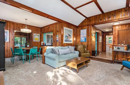 Michiana House | Comfy Cottage- Heated Pool, 1 Block to Beach! Lot's of space with 13 beds!