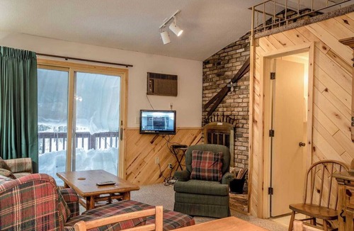 Bessemer Condo | Condo-Style Vacation Home Walking Distance To Ski Hill
