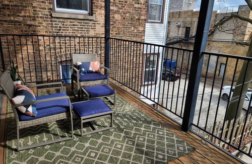 Rogers Park Apartment | Convenient Location Near Loyola/Northwestern