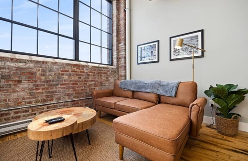 Peoria Apartment | Cooperage 214 | Mid-century 1BD Loft | Peoria