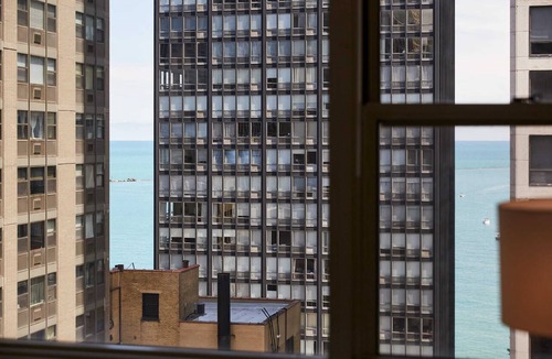 Streeterville Apartment | Corner 3BR in Streeterville | Views | Roof Deck