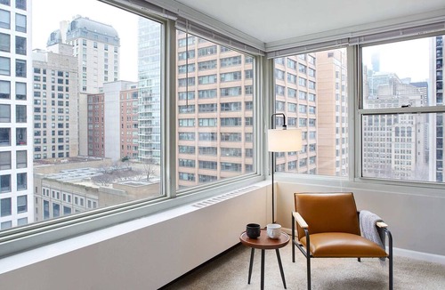 Streeterville Apartment | Corner 3BR in Streeterville | Views | Roof Deck