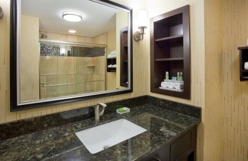Davenport House | Corporate travelers will love staying at our room in Davenport !1