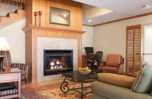 Davenport Hotel | Country Inn & Suites by Radisson, Davenport - Quad Cities