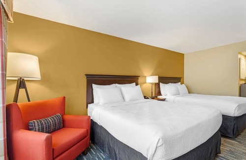 Clive Hotel | Country Inn & Suites by Radisson, Des Moines West, IA