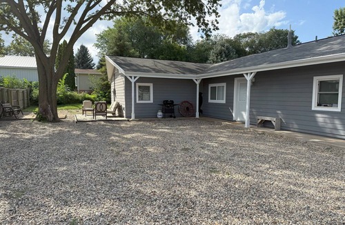 Yankton Cabin | Country-themed 3 bedroom cabin near Lewis & Clark Lake at DJ's Resort