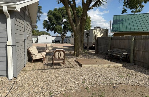 Yankton Cabin | Country-themed 3 bedroom cabin near Lewis & Clark Lake at DJ's Resort