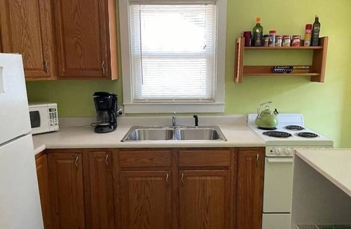 Saint Joseph Apartment | Cozy 1-bedroom apartment steps from the beach in St. Joseph - The Ethan