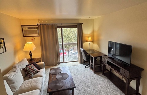Neenah Apartment | Cozy 1-bedroom apartment in Downtown Neenah