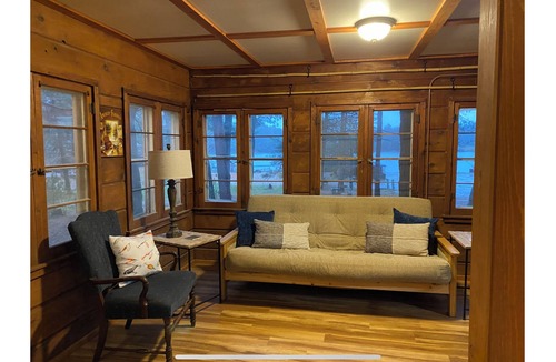 Rhinelander Resort | Cozy 1-bedroom cabin on Wisconsin River Chain - 200' from the Beach Bar & Grill