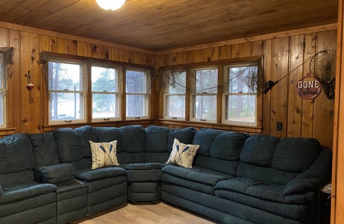 Rhinelander Resort | Cozy 1-bedroom cabin on Wisconsin River Chain - 200' from the Beach Bar & Grill