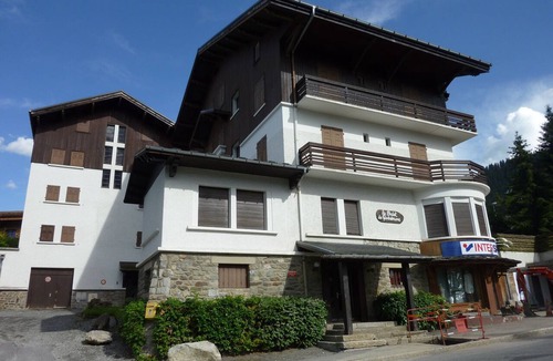 Megeve Apartment | Cozy 2-bedroom apartment, terrace and parking in Megève