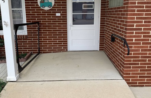 Nashua Cottage | Cozy 2 bedroom bungalow near Cedar Lake