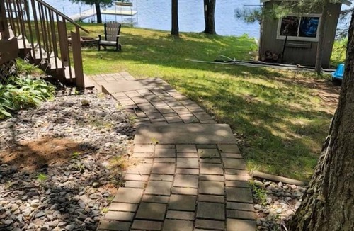 Suring House | Cozy 2 bedroom cottage on lake!