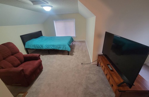 Council Bluffs House | Cozy 2-bedroom house in Council Bluffs that is close to Downtown Omaha