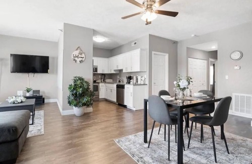 Downtown Springfield Apartment | Cozy 2 bedroom, with super fast Wi-Fi