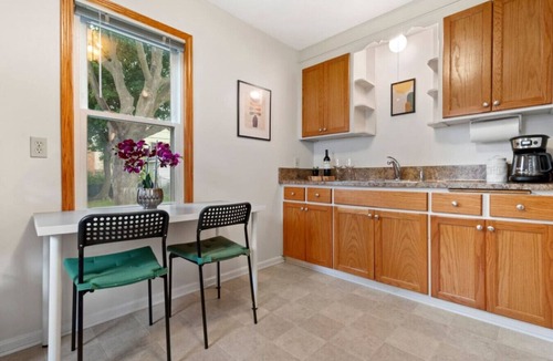 Wauwatosa House | Cozy 2BR Home – 1 Mile to American Family Field!