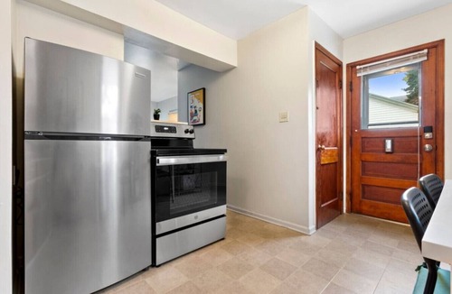 Wauwatosa House | Cozy 2BR Home – 1 Mile to American Family Field!