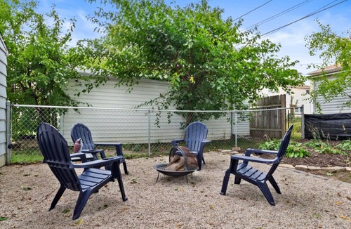 Wauwatosa House | Cozy 2BR Home – 1 Mile to American Family Field!
