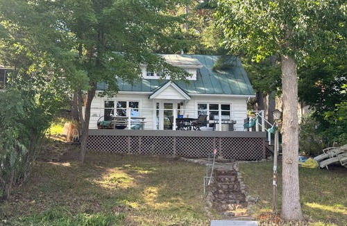 Waupaca Cottage | Cozy 3-bdrm in Paca w AC- Walk to Waupaca's top spots: WheelHouse, Scoopers, ICC
