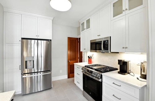 Iowa City Boat Rental | Cozy 3-Bedroom Historic Home in Iowa City Near Downtown