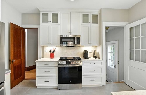 Iowa City Boat Rental | Cozy 3-Bedroom Historic Home in Iowa City Near Downtown