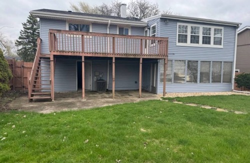 Orland Park House | Cozy 3 bedroom Home Near Shopping, Hospitals, Forests & More