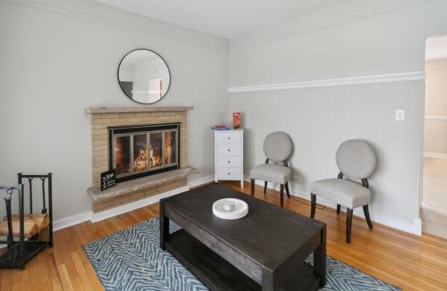 Libertyville House | Cozy 3 bedroom in DT Libertyville Near Naval Base