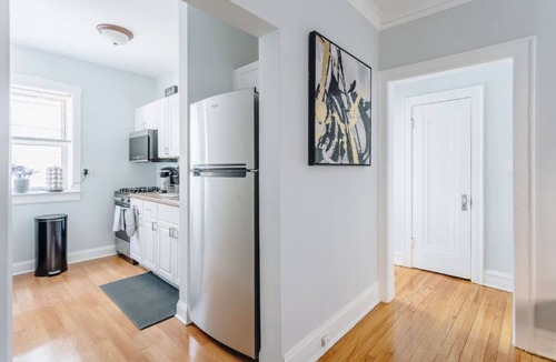 Ravenswood Apartment | Cozy and Intimate 1BR in Lively Lincoln Square