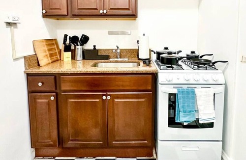 Oak Park Apartment | Cozy and Stylish Oak Park Apartment - Easy Access to Chicago and Airport