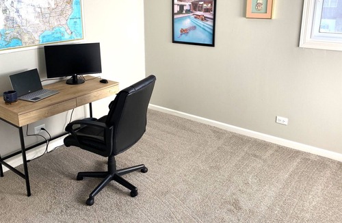 Roselle Apartment | Cozy Apartment in Roselle w/ Metra Access to Chicago