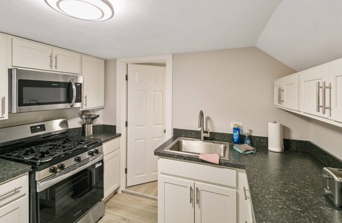 Libertyville Apartment | Cozy Apartment in DT Libertyville, Near Naval Base