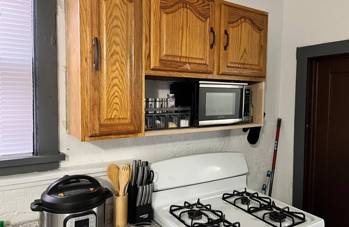 Rockford Apartment | Cozy apartment near downtown RFD