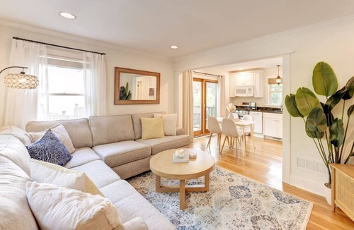 Williams Bay House | Cozy Bay Geneva Lake Cottage-beach/restaurants+