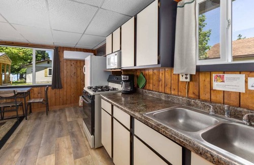 Chippewa Lake Cabin | Cozy Cabin for 2- Small walk from Chippewa Lake