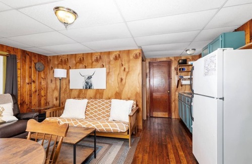 Chippewa Lake Cabin | Cozy Cabin for 2- Small walk from Chippewa Lake