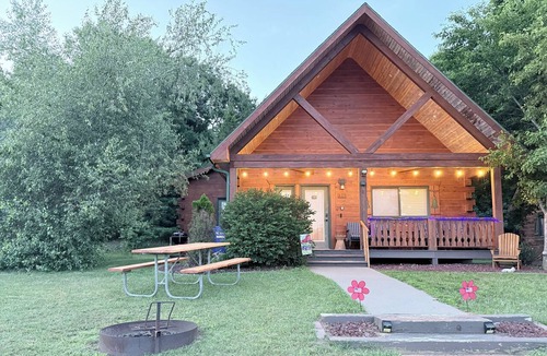 Warrens Cabin | Cozy, clean,and welcoming 3-bedroom cabin next to Three Bears Resort in Warrens