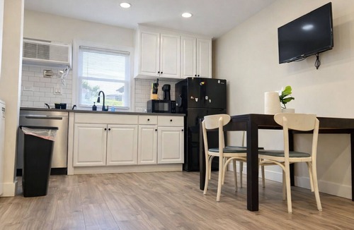 Skokie Apartment | Cozy Corner: Charming 1BR with WiFi