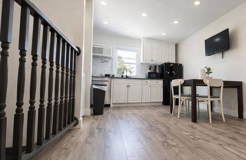 Skokie Apartment | Cozy Corner: Charming 1BR with WiFi