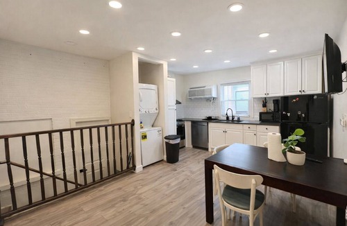 Skokie Apartment | Cozy Corner: Charming 1BR with WiFi
