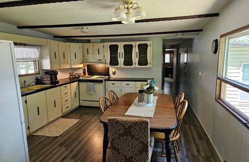 Suring Cottage | Cozy family cottage w/fireplace, near lake and national forest.