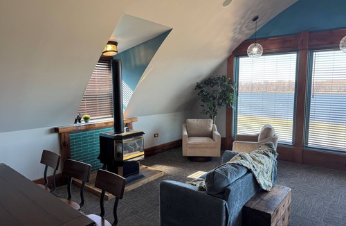 Albany House | Cozy Gem With Stunning Mississippi River View