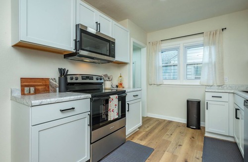 Des Moines House | Cozy Getaway- steps from the Iowa State Fair!